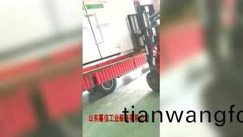 設(shè)備裝貨(huo)現(xiàn)(xian)場待(dai)髮(fa)貨