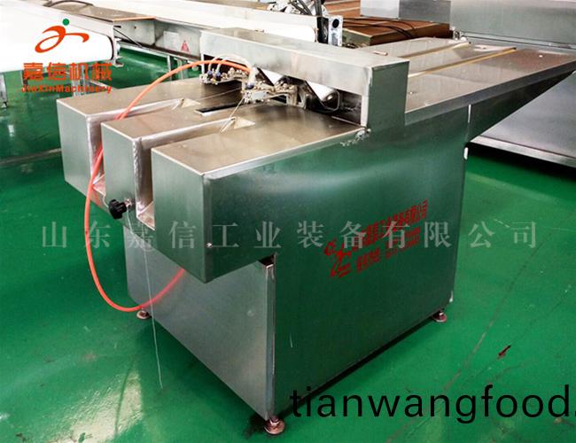 香(xiang)腸紮線(xian)機(jī)(ji)